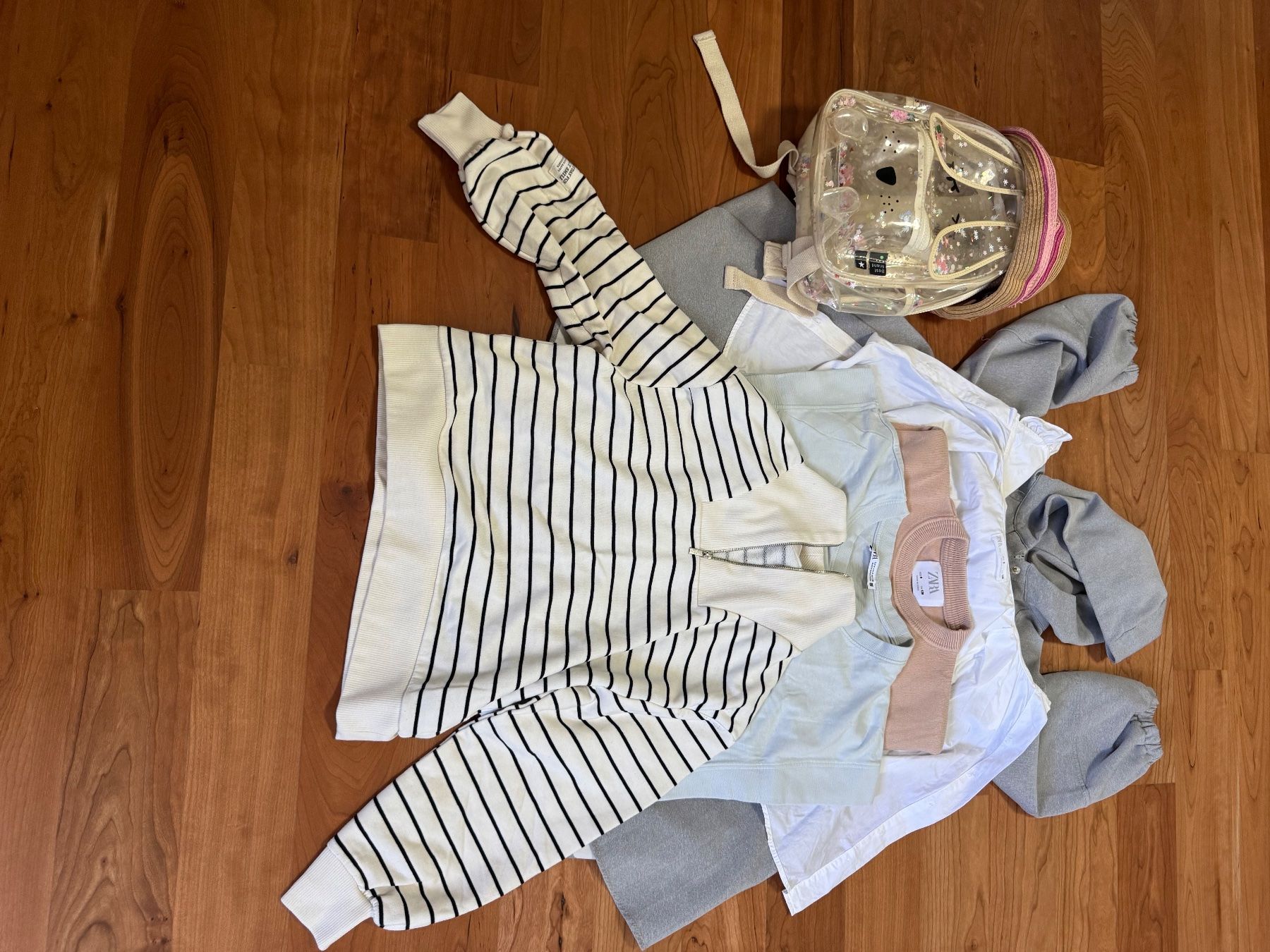 Ensembles coordonnés: Pull à capuche gris enfant 10 ans bon état – D'occasion à Cologny par lil_bpv9 2