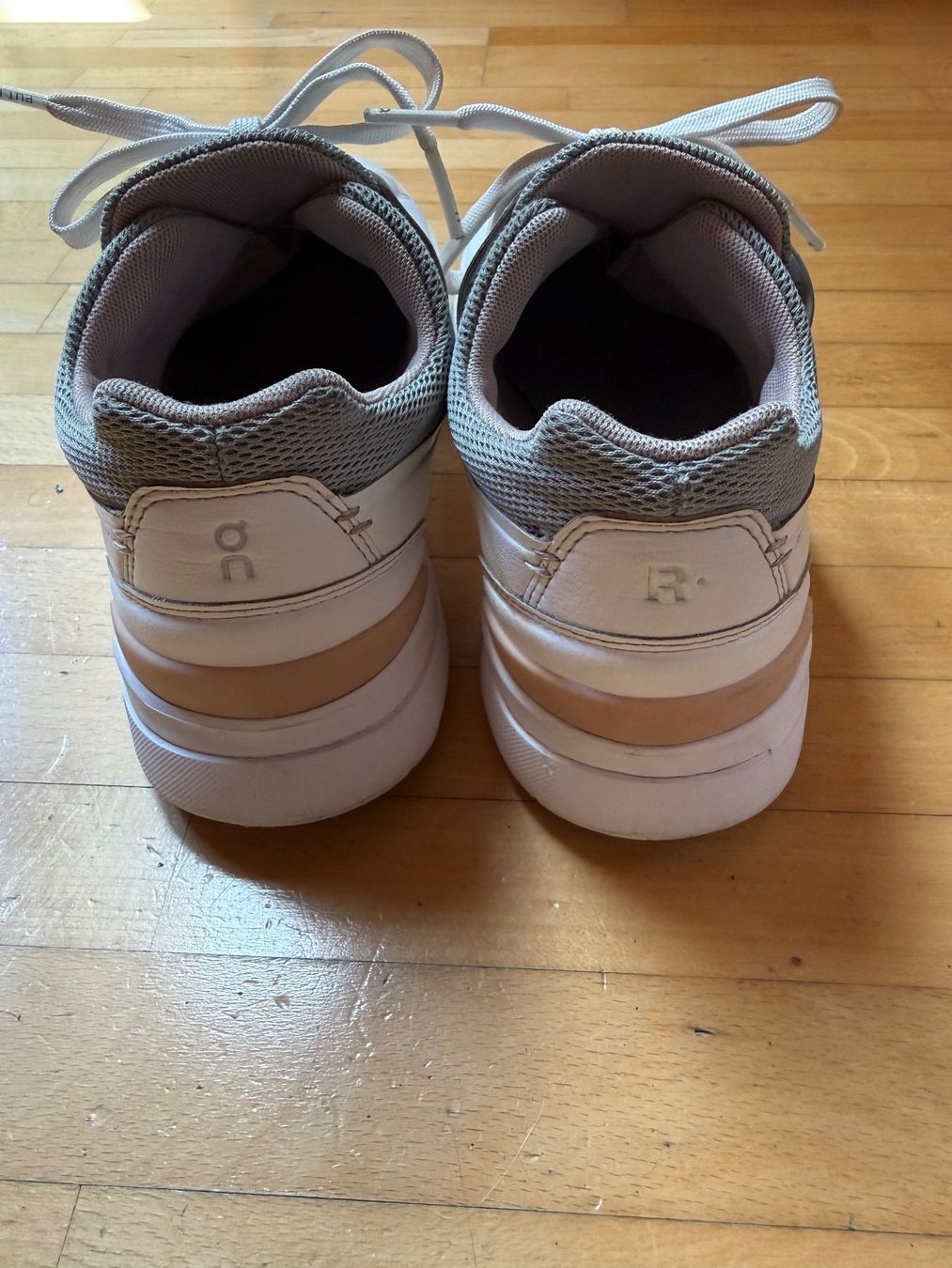 On Damenschuhe: On The Roger Advantage Sneaker Gr. 39 – Gebraucht aus Niederhasli von sonneee24 2
