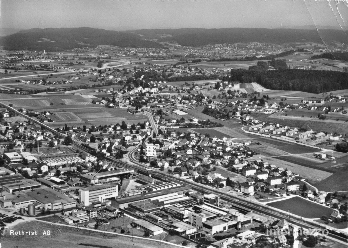 Cartoline postali: Rothrist AG // Flugaufnahme Dorf – Usato da Basel venduto da intermezzo12