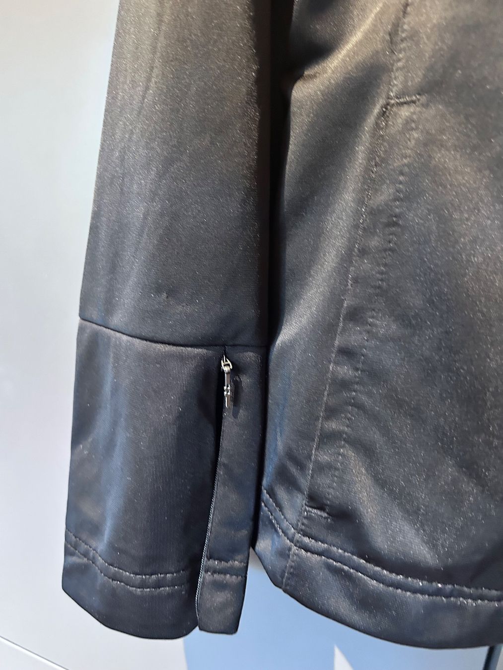 Adidas Vestes: Adidas Trainerjacke schwarz Gr. 38 – D'occasion à Einigen par Babychilli 5