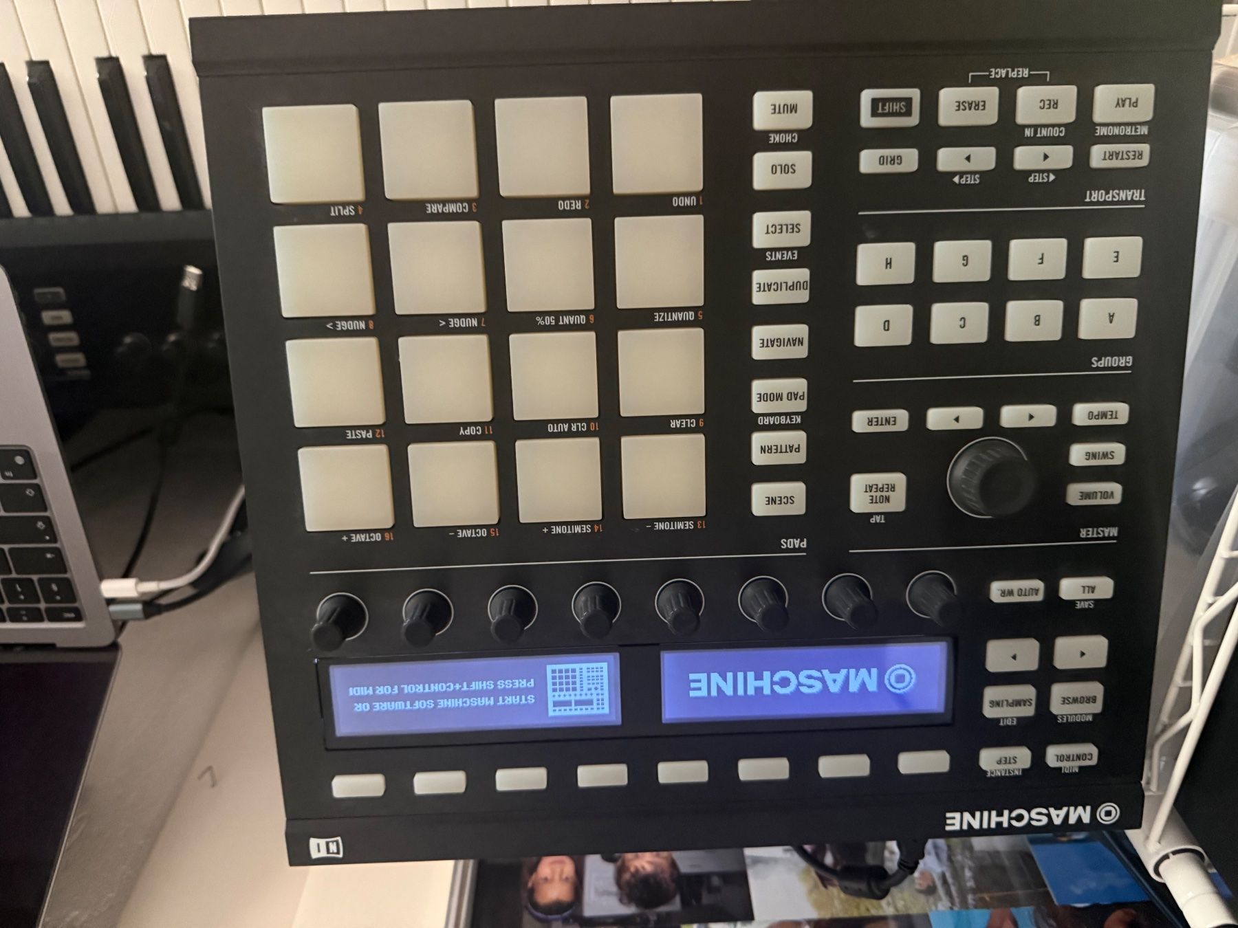 Console di mixaggio: Native Instruments Maschine Kontrol S49 MIDI Keyboard Con... – Nuovo (secondo la descrizione) da Zürich venduto da fawziahmed 8