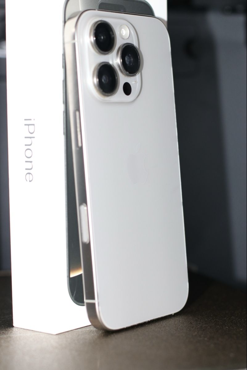 Apple Handys / Smartphones: iPhone 16 Pro 256 GB, Titanium – Gebraucht aus Lausanne von Level-1996 3