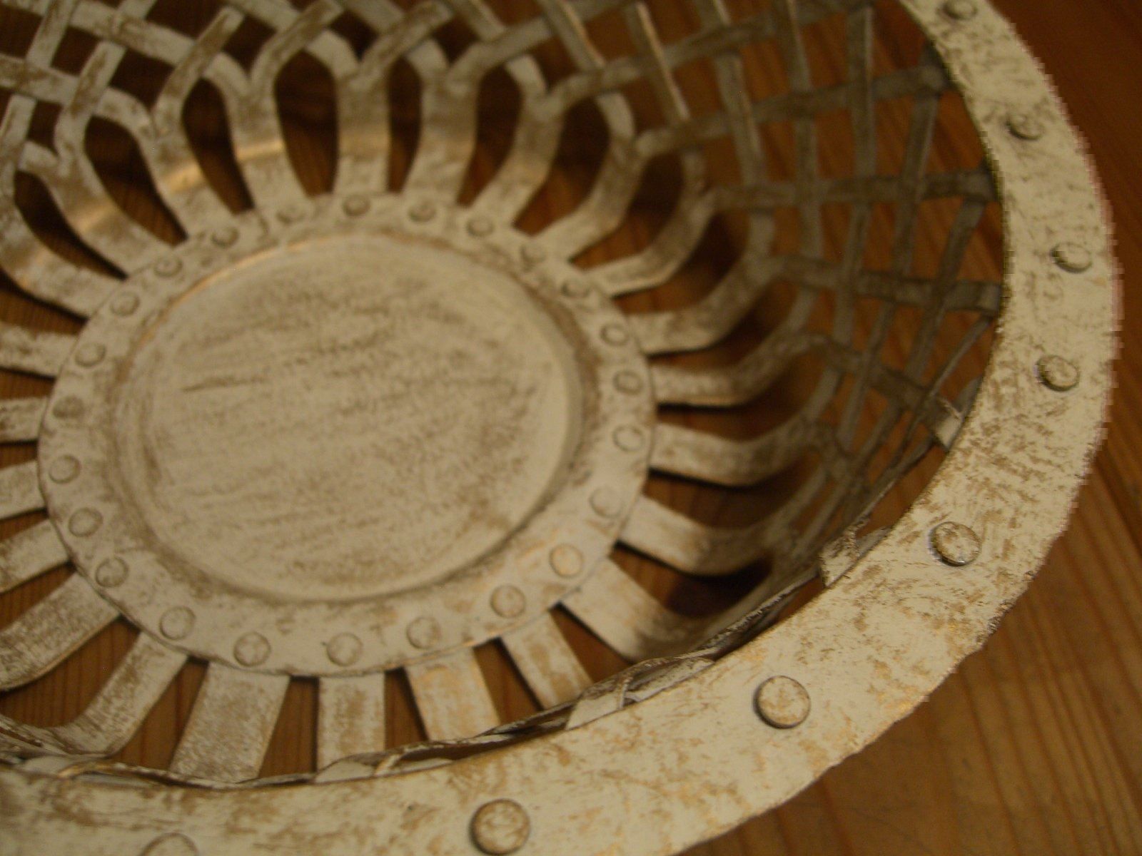 Ciotole: tolle,rustikale Metallschale,crème/gold – Nuovo e nell'imballaggio originale da Winterthur venduto da Gaia 5