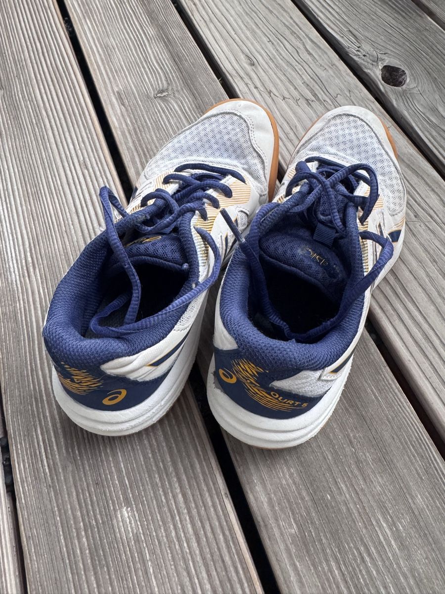 Asics Schuhe für Jungen: Asics Hallenschuhe – Gebraucht aus Ostermundigen von Clood 2
