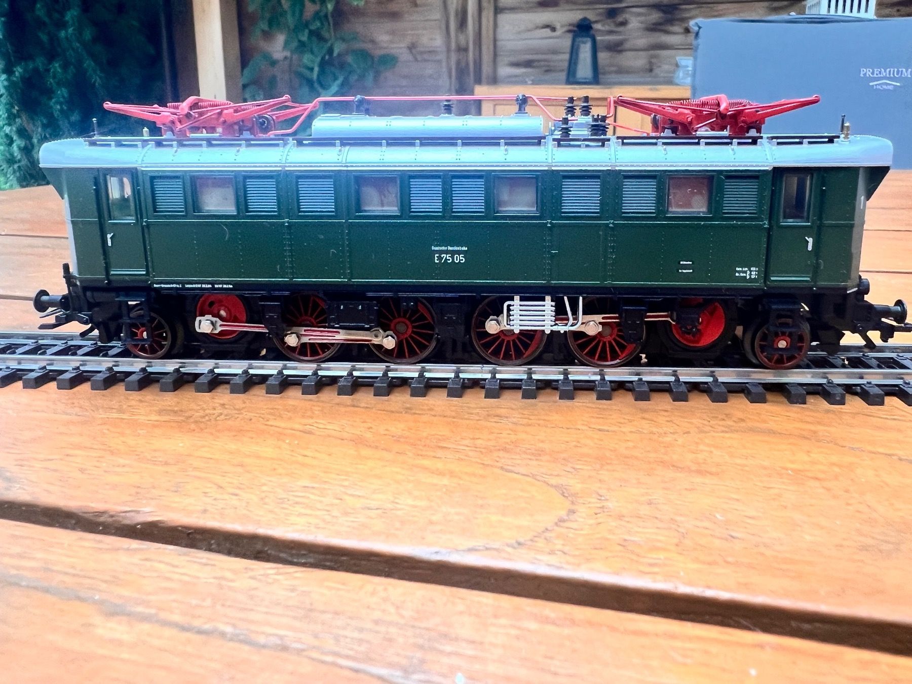Märklin Modellini di ferrovie: DR BR E 75 Märklin 34750 H0 – Nuovo e nell'imballaggio originale da Gelterkinden venduto da Railroader 2
