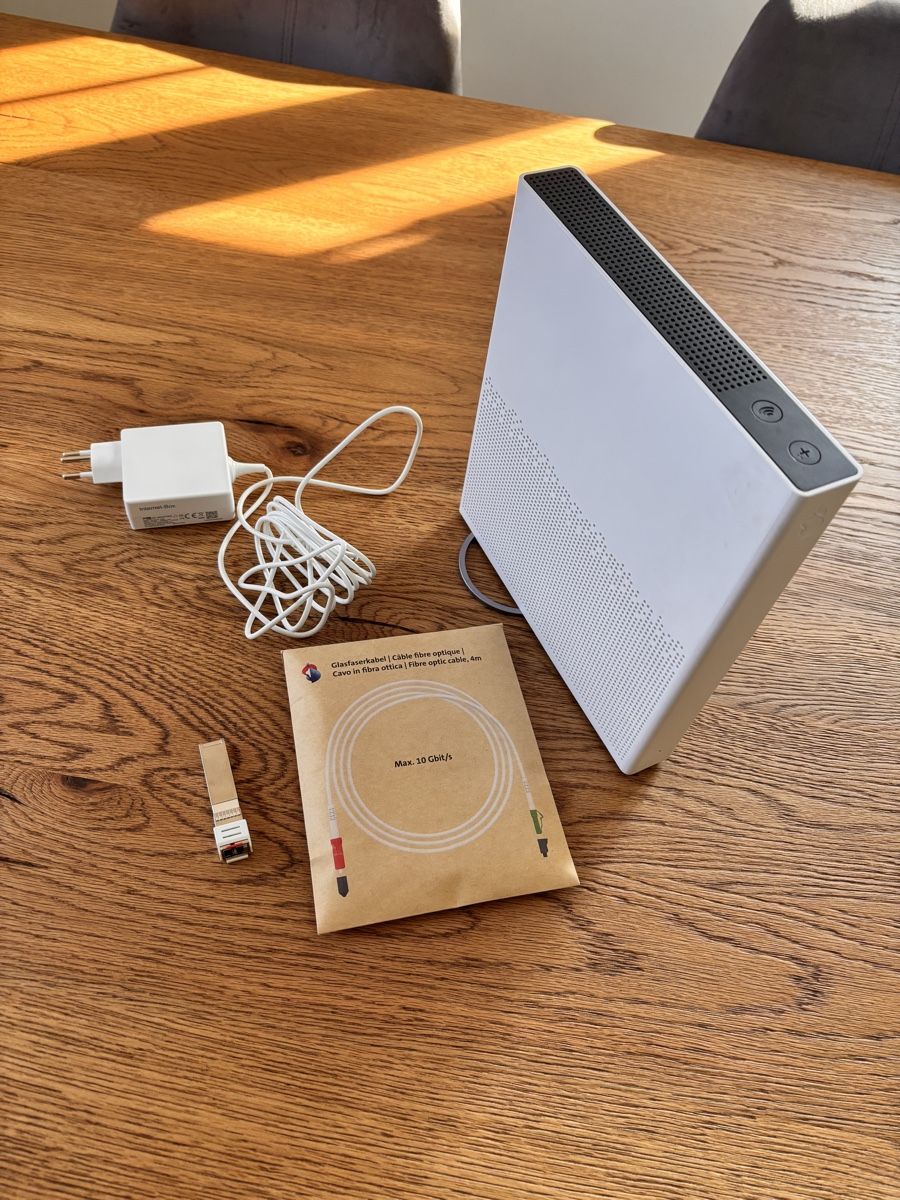 Swisscom Modem & Router: Swisscom Internet-Box 3 - WLAN Router mit Glasfaserkabel – Usato da Aesch BL venduto da Kliana