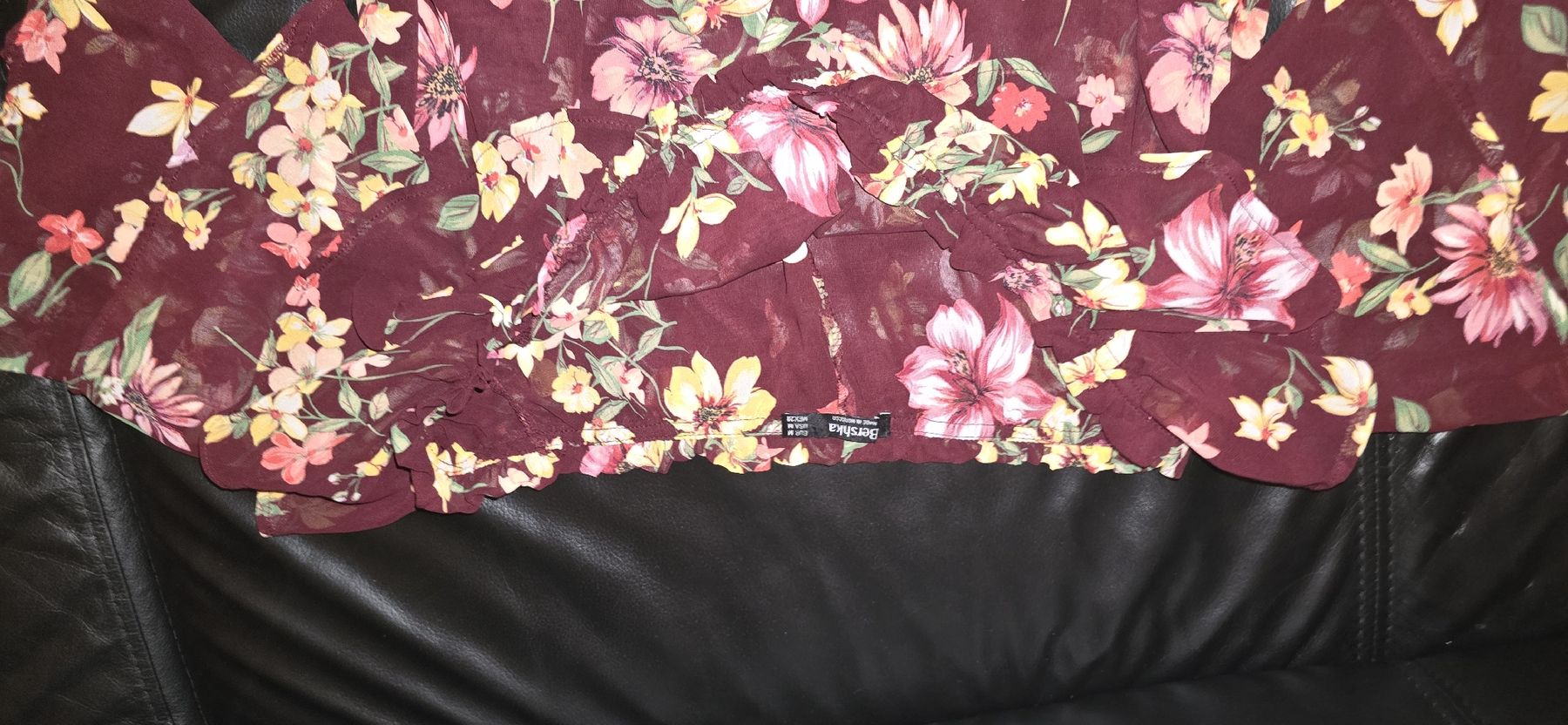 Top:  haut à fleurs taille S état neuf – Nuovo (secondo la descrizione) da Meyrin venduto da lul_6y9f 1