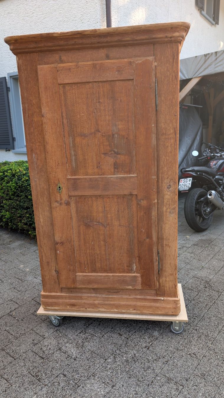 Armadi: Bauernschrank – Usato da Au SG venduto da Stern112