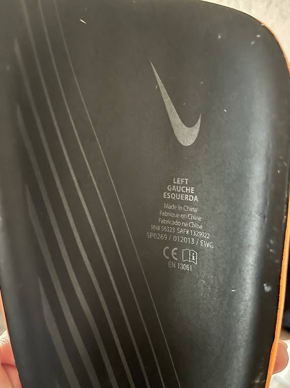 Protezioni & Imbottiture: Nike Fussballschoner – Usato da Buttisholz venduto da Katja_H
