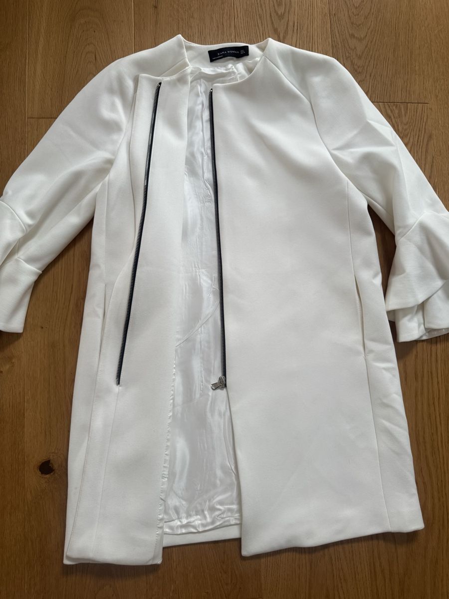 Zara Cappotti: Weisser Mantel  mit Volant Ärmeln 3/4 – Usato da Luzern venduto da wet_7bm6 4