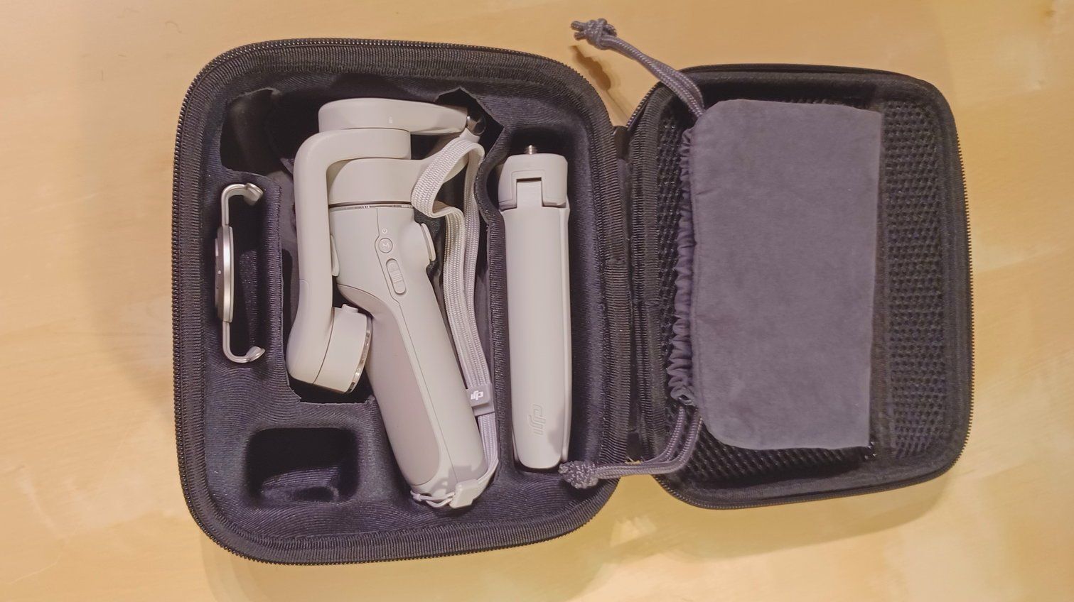 DJI Supporti a parete: Gimbal DJI OM 5 grau inkl. Case – Usato da Münsingen venduto da Sewaldi