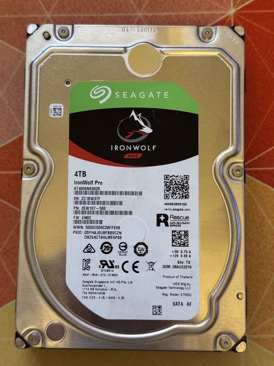 Disques durs: 2x Seagate Ironwolf 4TB – D'occasion à Goldau par vcore