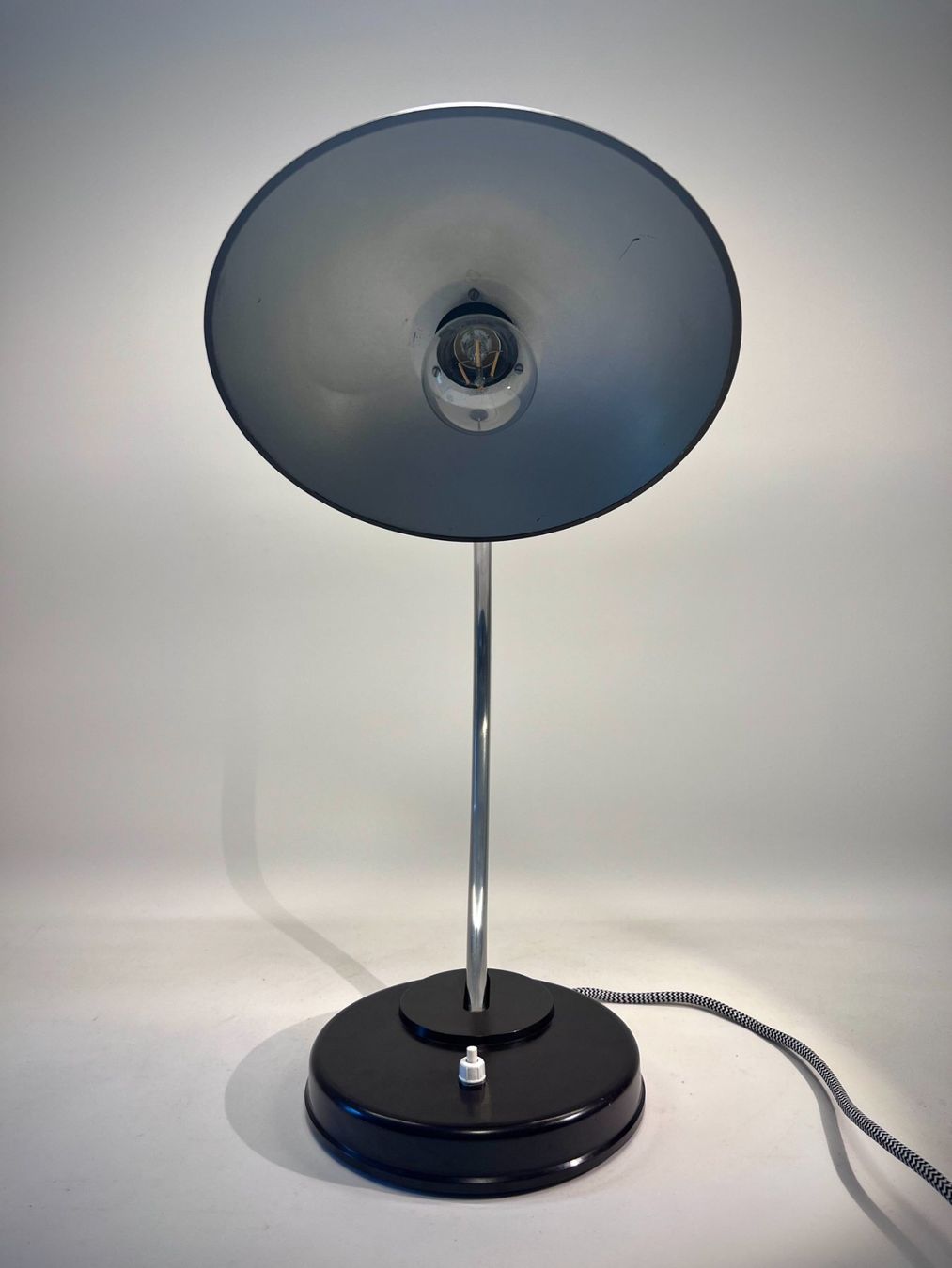 Lampade: Bauhaus Bakelit LBL Tischlampe 1950er – Usato da Männedorf venduto da MrAnderson 3