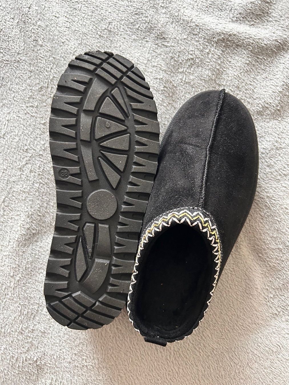 Scarpe da donna: Hausschuhe Grösse 38 – Usato da Horgen venduto da Sunshine_12399 2