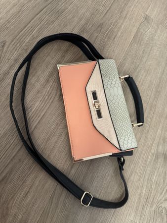 New Look Umhängetasche Tasche koralle schwarz