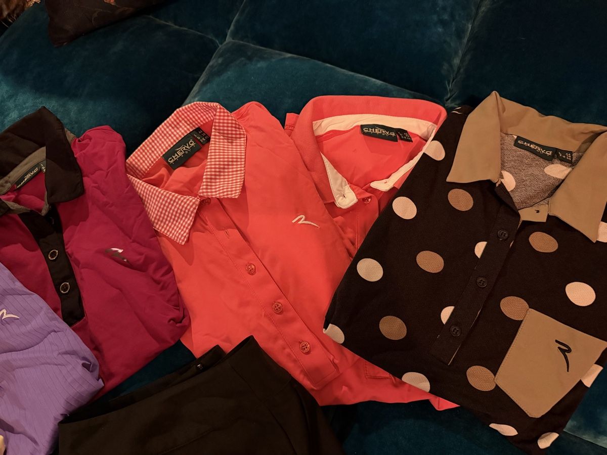 Lots de vêtements: Golfkleider assortiert – Neuf (Voir description) à Steffisburg par bhavi