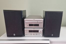 Yamaha Micro Stereoanlage CD Radio silber mit Lautsprecher