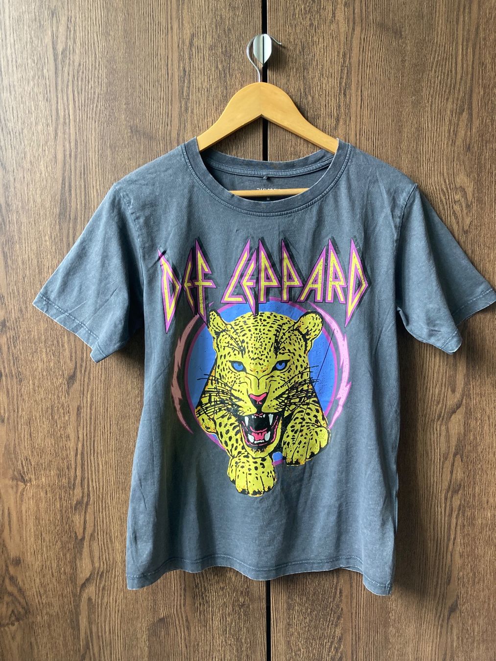 T-shirt: Def Leppard Grey-T-shirt – Nuovo (secondo la descrizione) da Bellinzona venduto da JoelleCuratedChaos 1