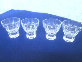 4 Likörgläser (2 cl) aus Glas