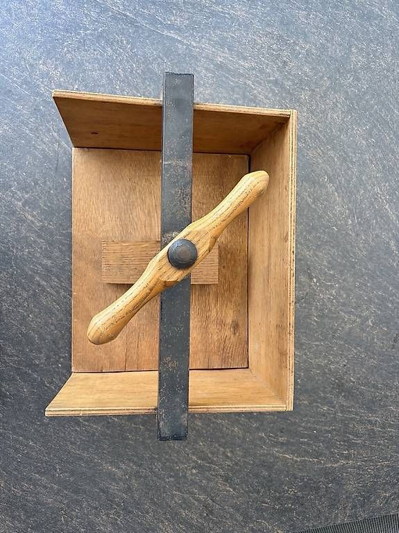 Tous les outils: Holzpresse / Schraubpresse Botanisierpresse – D'occasion à Biel-Benken BL par AngiSchaefer 1