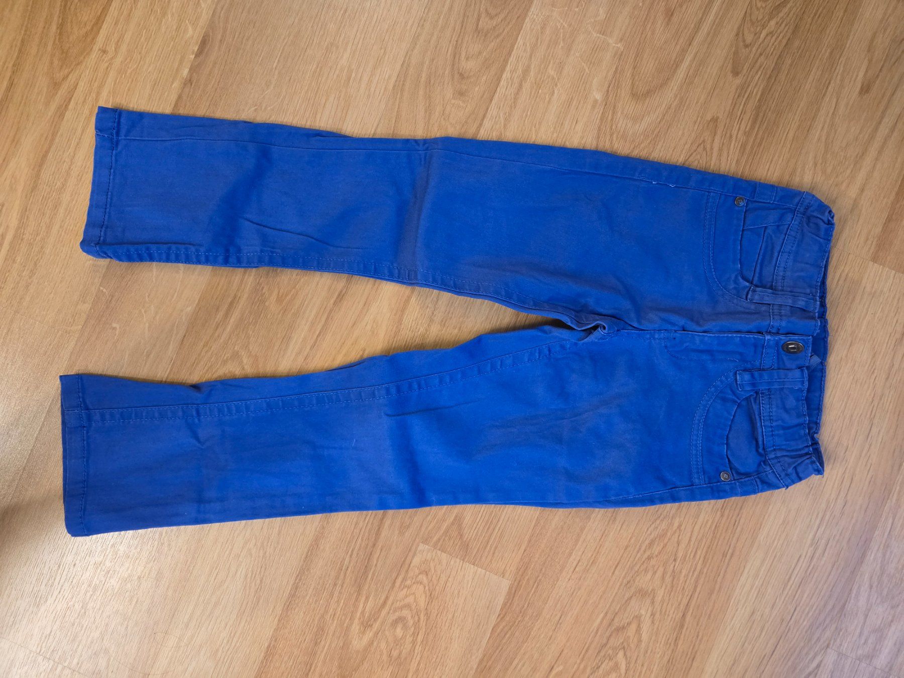 Hosen: Kinderhose blau Grösse 122 – Gebraucht aus Büttikon AG von Amineah