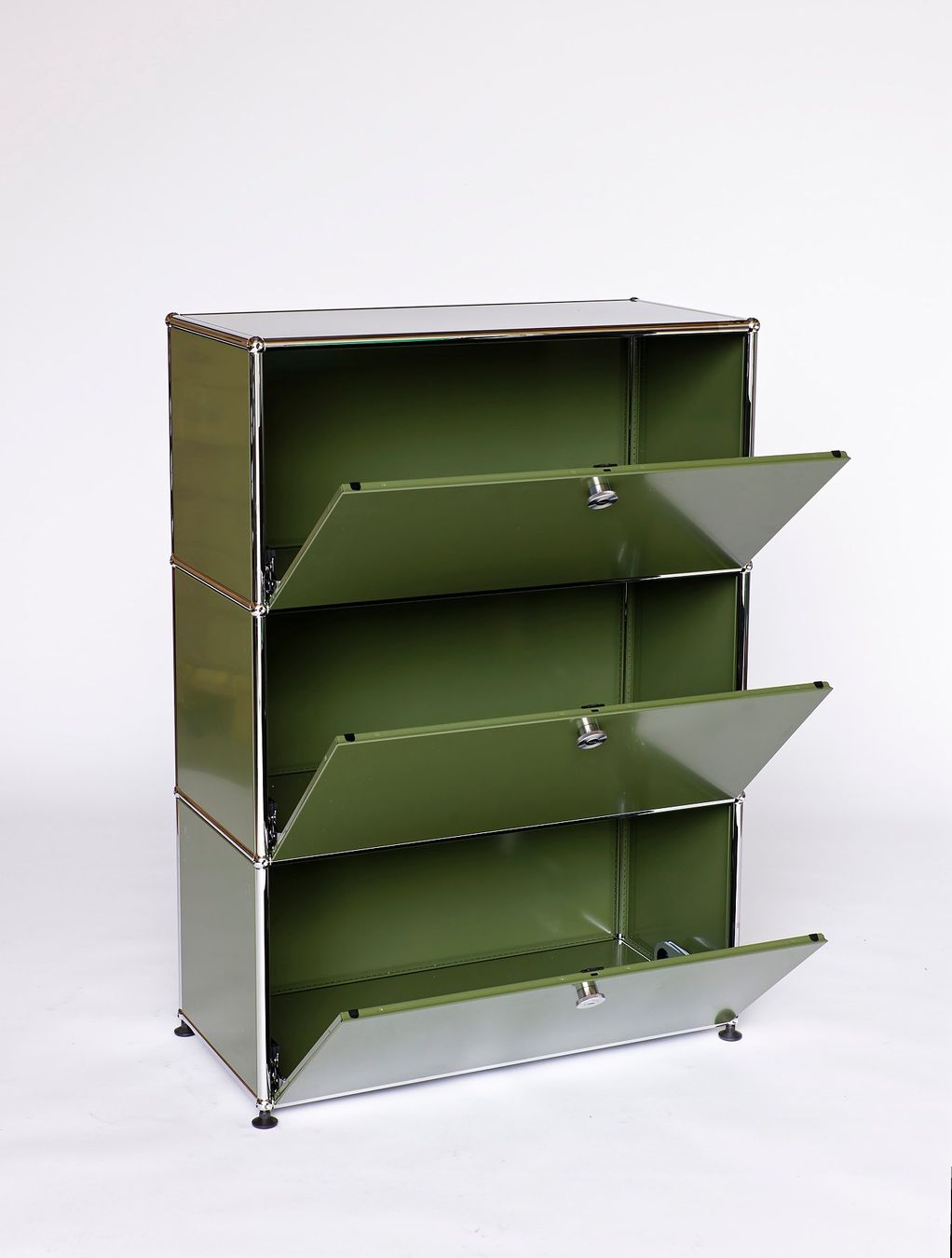 USM Scaffali: USM Haller Highboard, olivgrün, NEU – Nuovo (secondo la descrizione) da Lenzburg venduto da Buerokonz 1