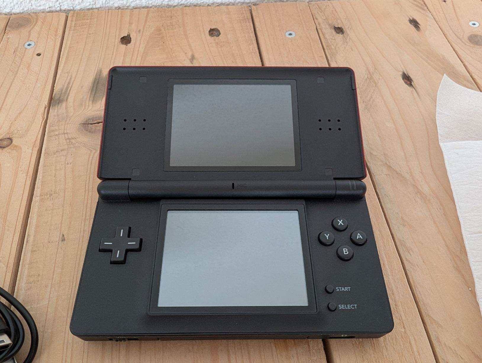 Nintendo Console: Nintendo DS-Lite, rot-schwarz – Usato da Buttwil venduto da Sadusk 1