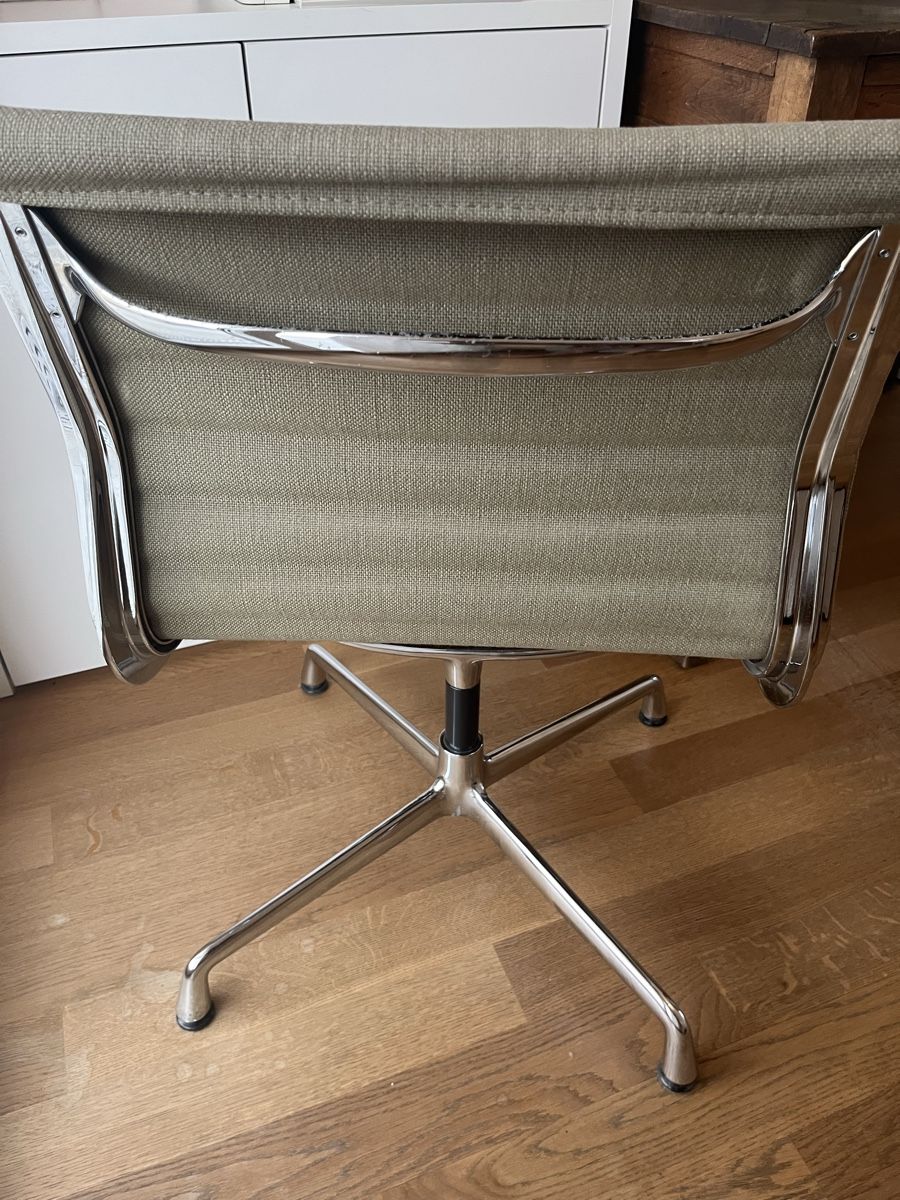 Vitra Sedie: Vitra EA 105 Bürostuhl Klassiker Design / Hopsack – Usato da Freienbach venduto da alile 1
