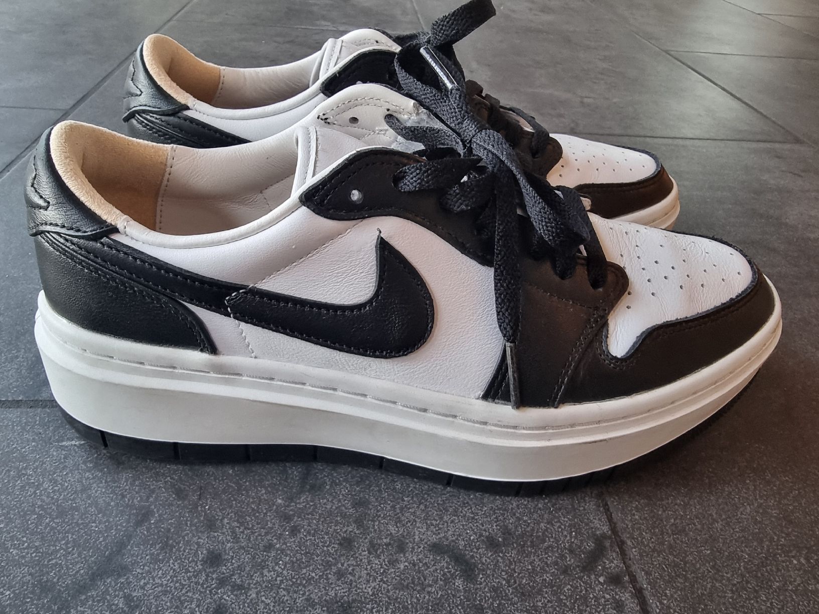 Nike Scarpe da uomo: Nike Air Jordan Elevate Low schwarz weiss  – Usato da Rickenbach SO venduto da Sophialisa
