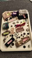 Grosses Nähzubehör-Set Bänder, Knöpfe, Applikationen vintage