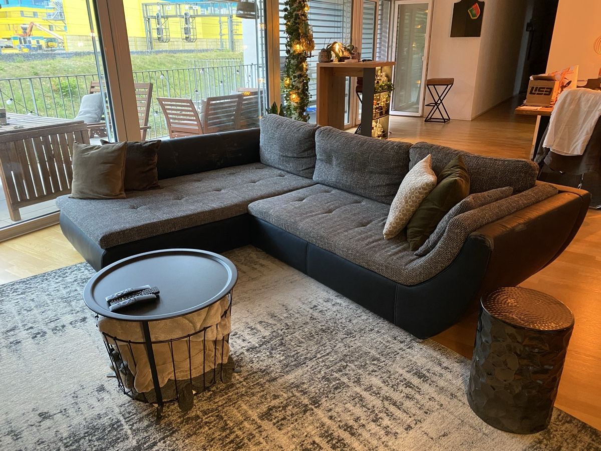 Sofas: Ecksofa, schwarz und grau-meliert – Gebraucht aus Oberglatt ZH von mar_99sg