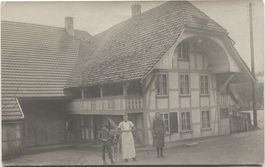 LANDWIRTSCHAFT/BAUERNFAMILIE 1910 mit Hund BE?