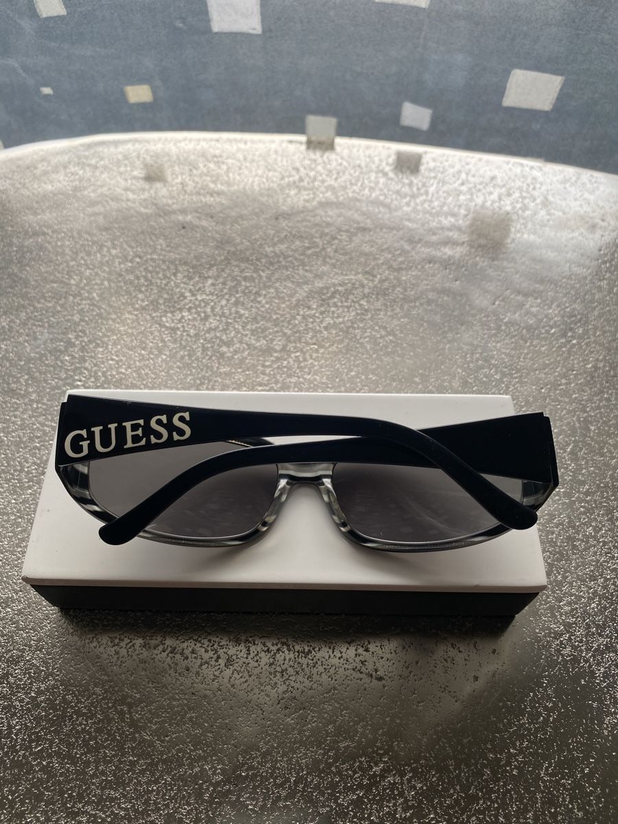 Guess Occhiali & Lenti: Sonnenbrille Guess – Nuovo (secondo la descrizione) da Zürich venduto da pinish