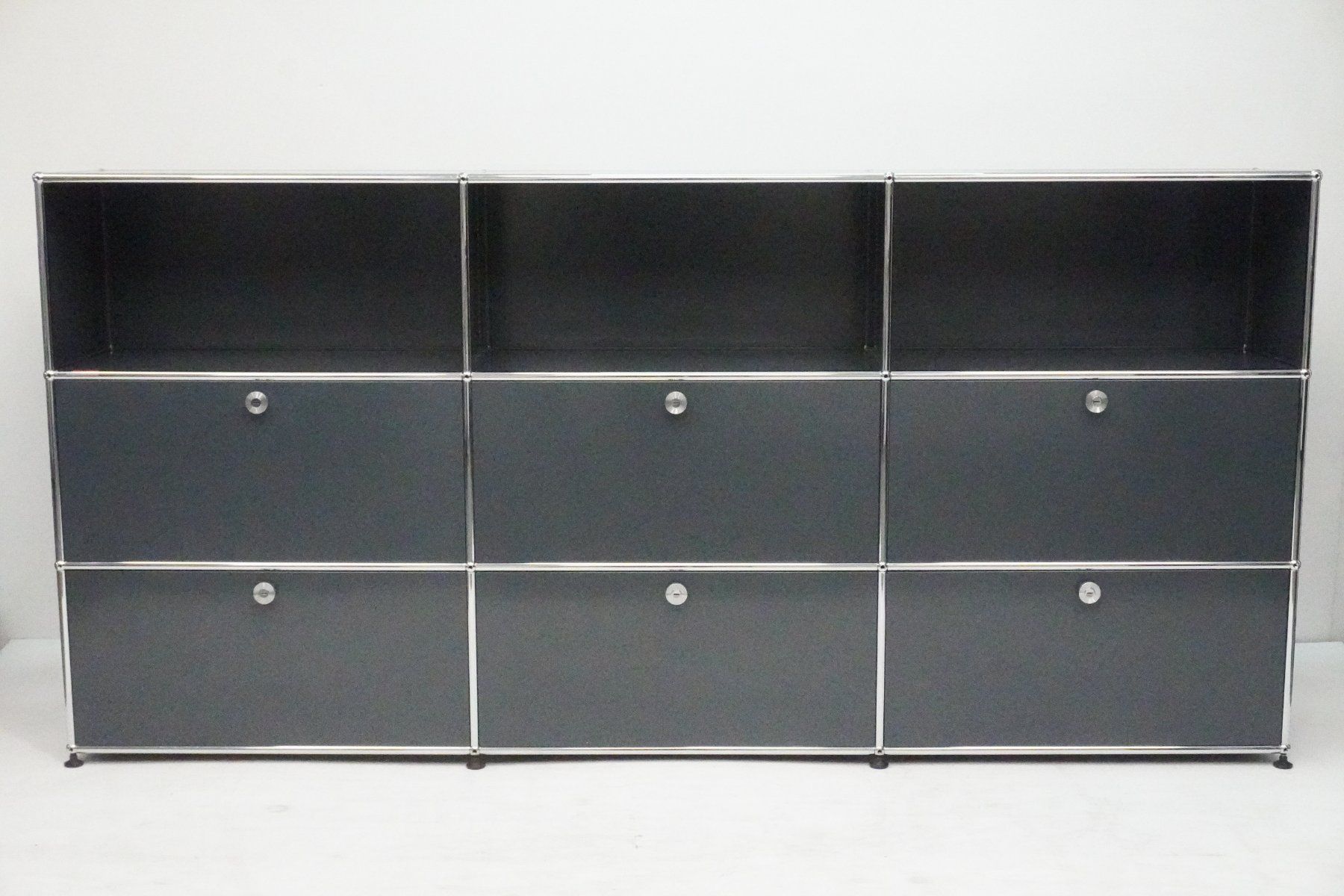 USM Scaffali: USM Regal anthrazitgrau 3x3 neue Generation Designklassiker – Usato da Bad Zurzach venduto da QLASSIQ