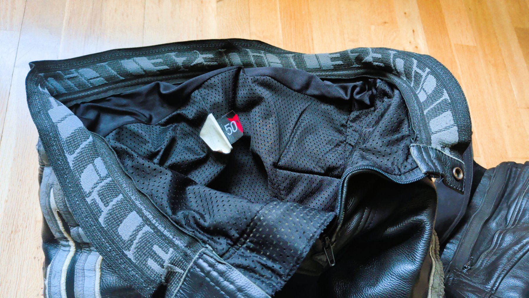 Dainese Anzüge: Lederkombi Dainese 2-teilig Gr.50 – Gebraucht aus Bern von olli964 3