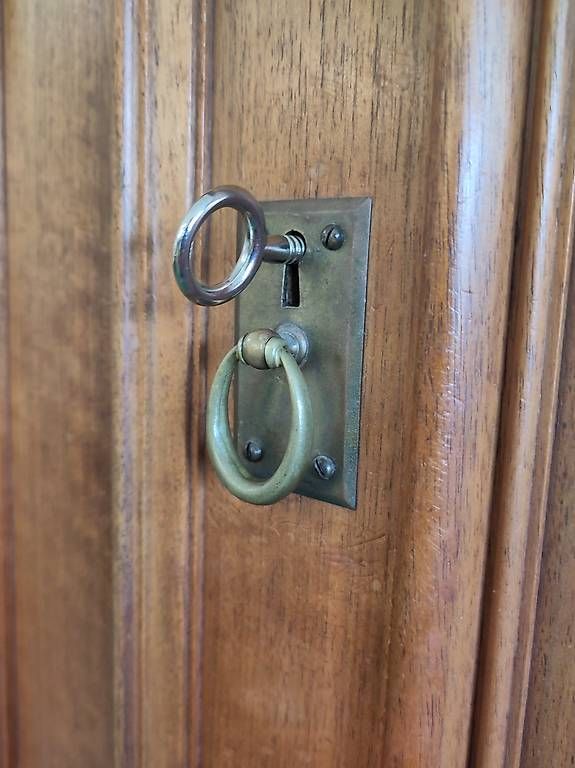 Armadi: Antiker Schrank mit Regalen – Usato da Pratteln venduto da Cartonsducoeur_bl 5