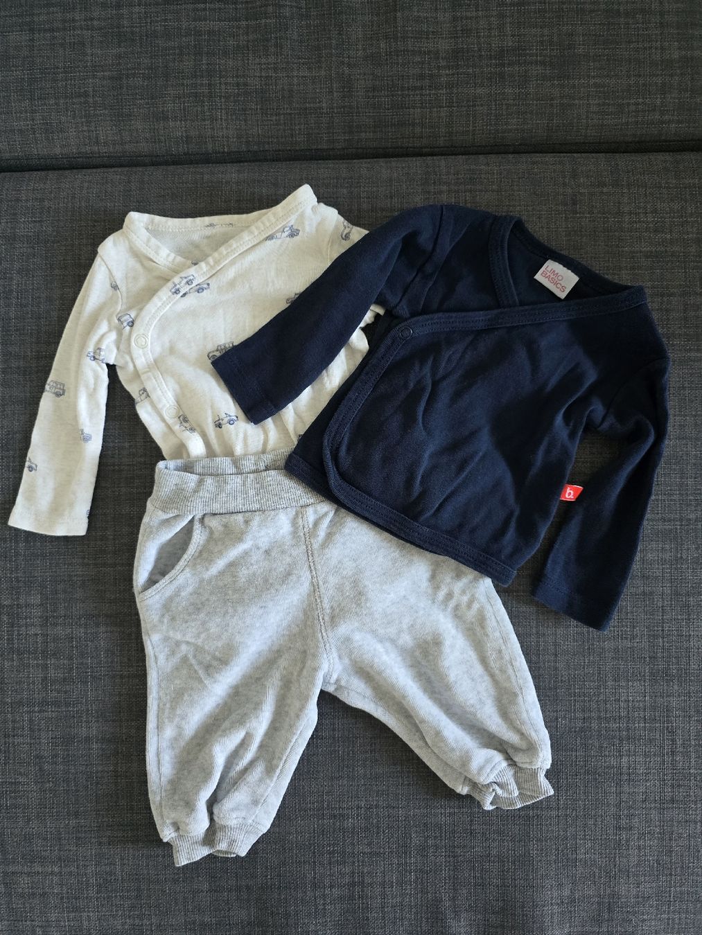 Lotti & Set di vestiti: kinderset size 56 – Usato da Horgen venduto da Asimonna