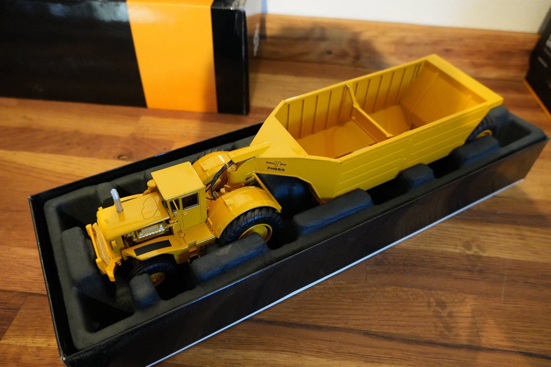 Caterpillar Kit di modellismo & Modellini statici: Caterpillar 660 mine – Nuovo (secondo la descrizione) da Bevaix venduto da Tuckers 3