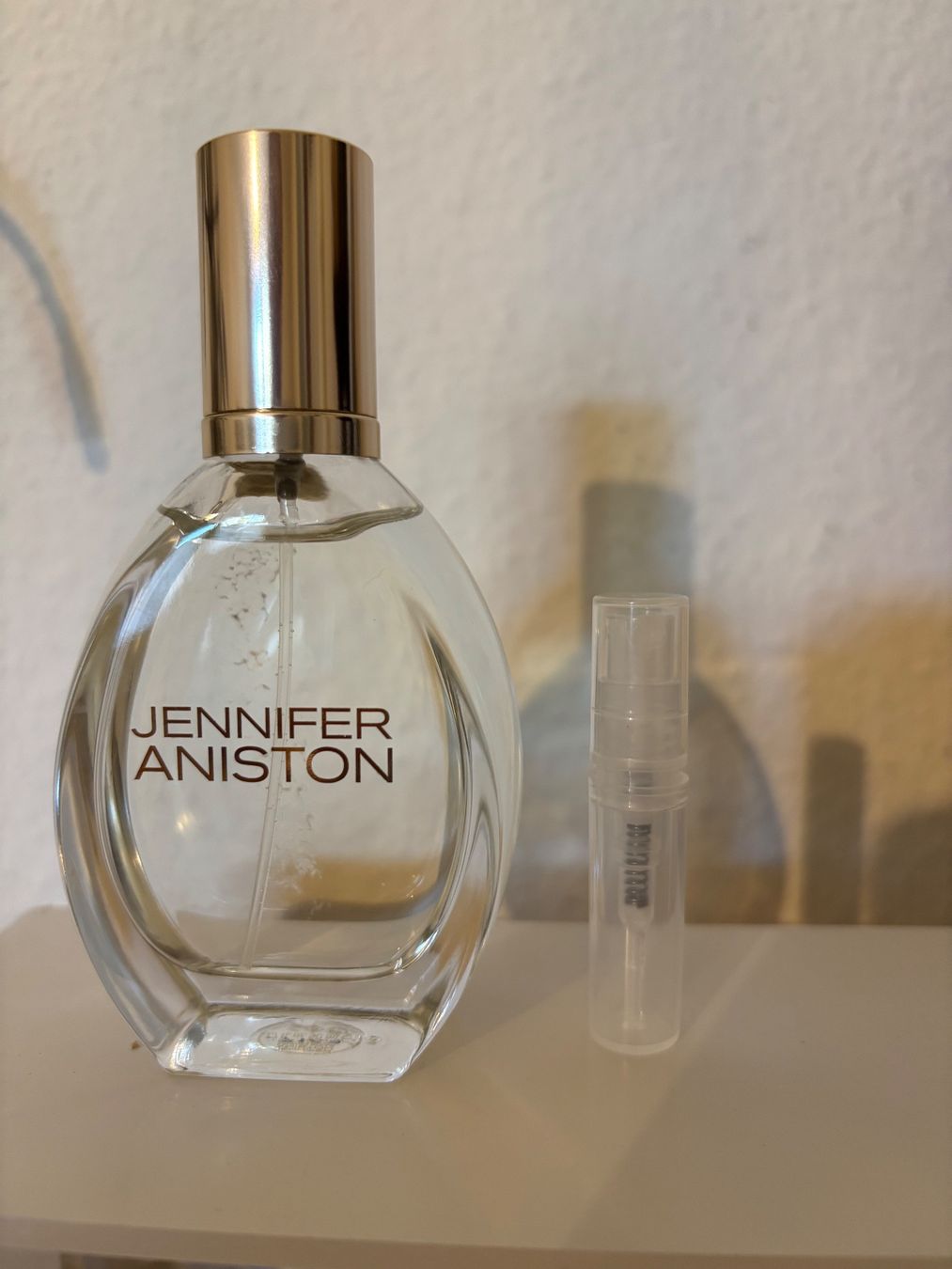 Parfums & Eau de Toilette: Solstice Bloom Jennifer Aniston EDP 2ML Abfüllung – D'occasion à Zürich par deruja
