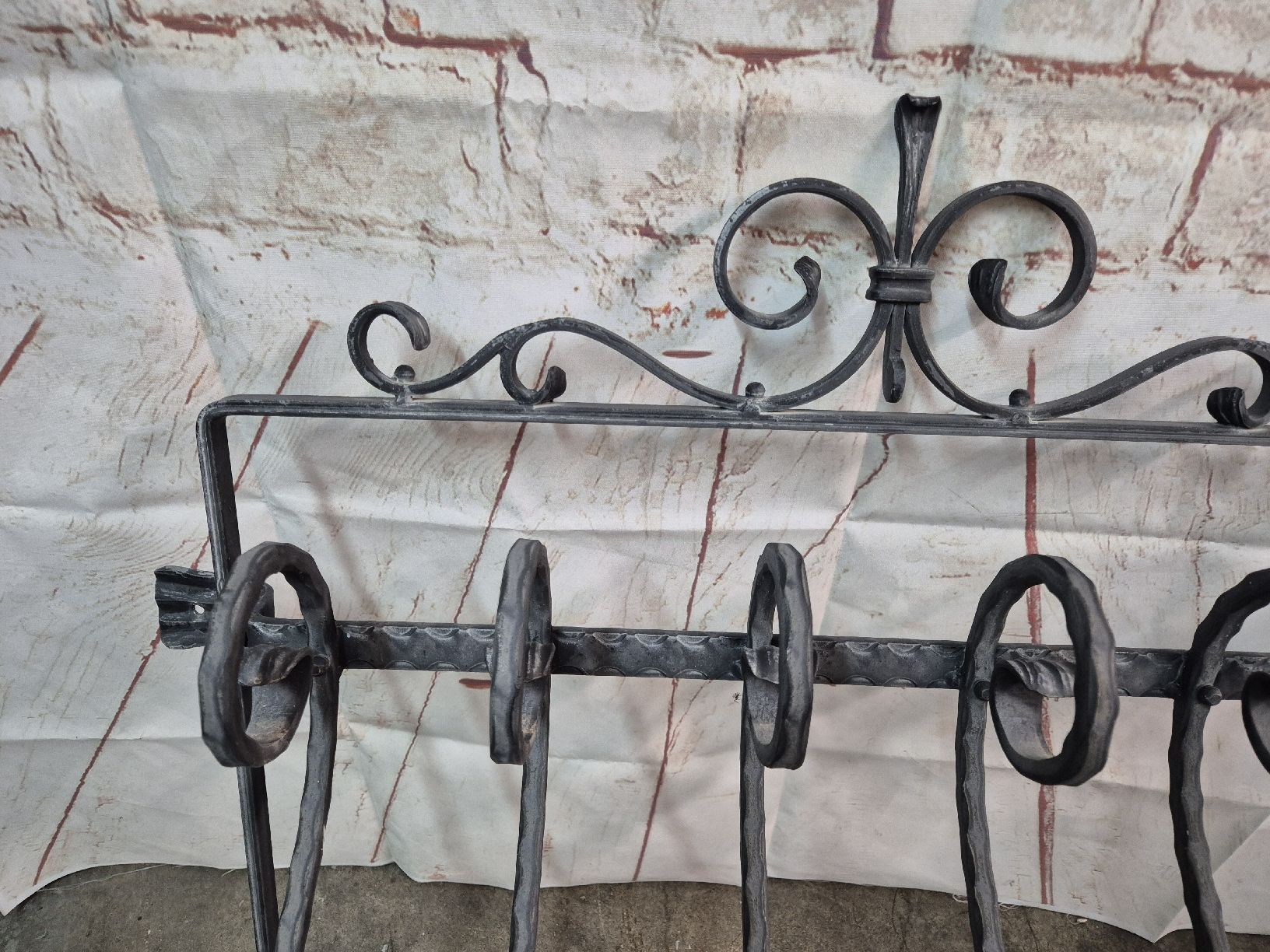 Gitter & Roste: Grille en fer forgé pour fenêtre  – Gebraucht aus Le Locle von CHEGUA 2
