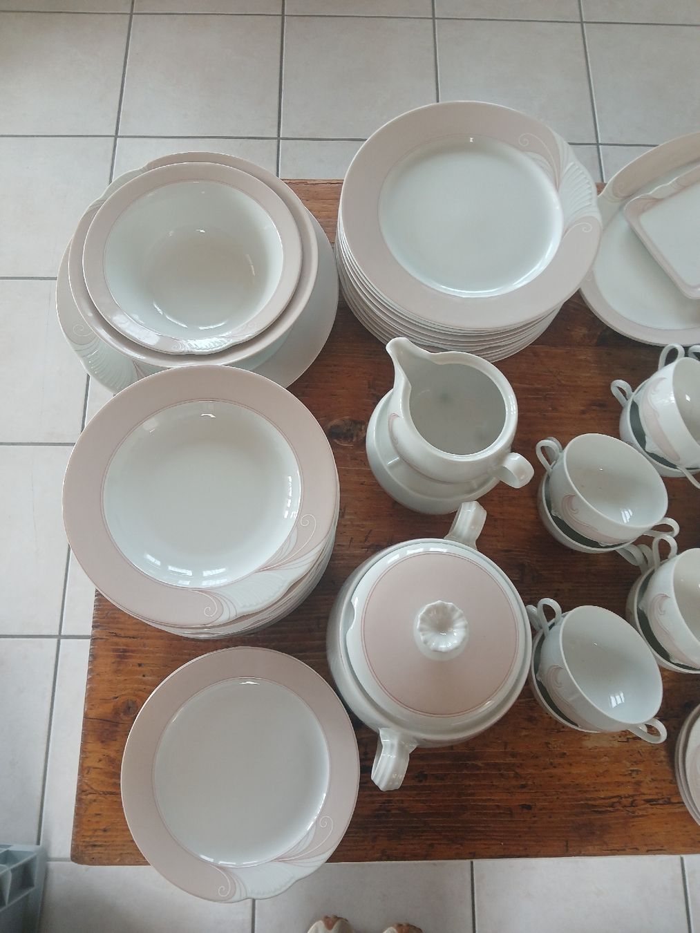 Geschirrsets: Beau Service de table  Schirnding – Gebraucht aus Corcelles-Payerne von evalyne 1