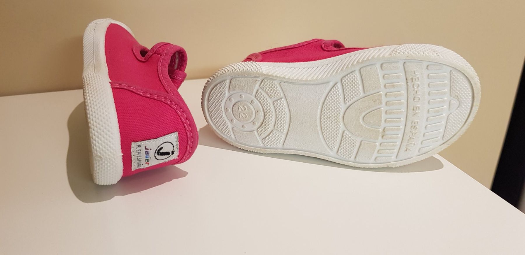 Scarpe per ragazze: Mädchenschuhe, pink,  Gr. 22, – Usato da Dietikon venduto da grafad 1