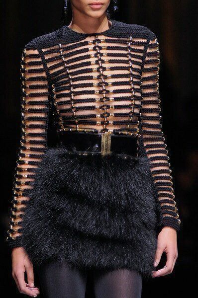 Balmain Gonne: Balmain, Mini jupe en fourrure, noire – Nuovo (secondo la descrizione) da Genève venduto da dachaw