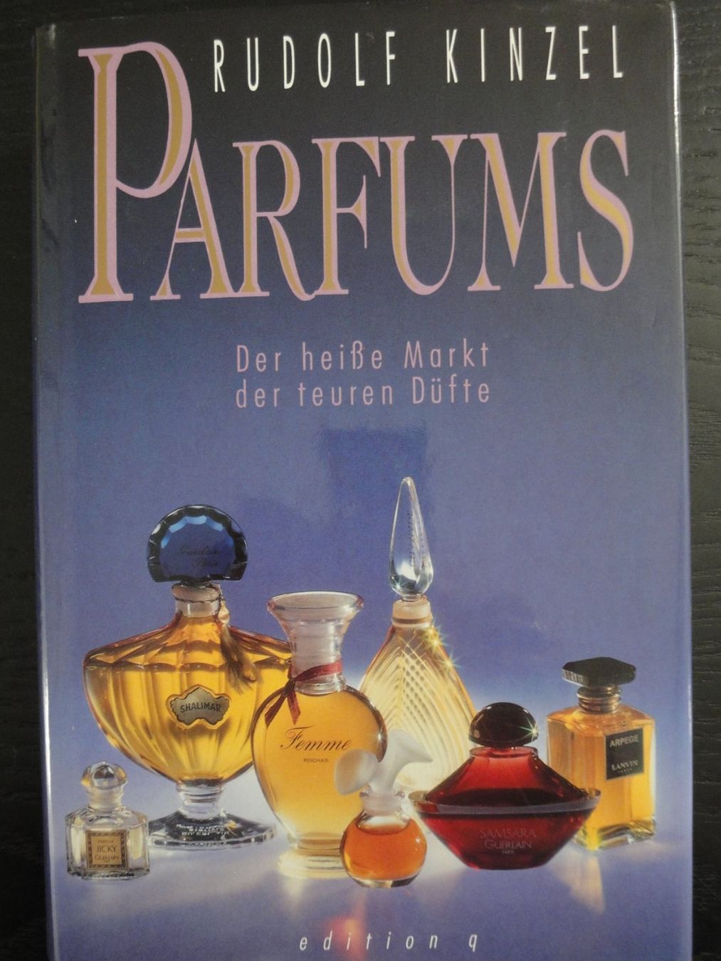 Libri: PARFUMS - Der heisse Markt der teuren Düfte – Nuovo (secondo la descrizione) da Biel/Bienne venduto da 07helios032