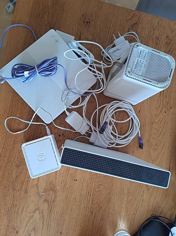 Modems & Routeurs: diverse Modem/Router Kabel  – D'occasion à Liestal par daspi01 1