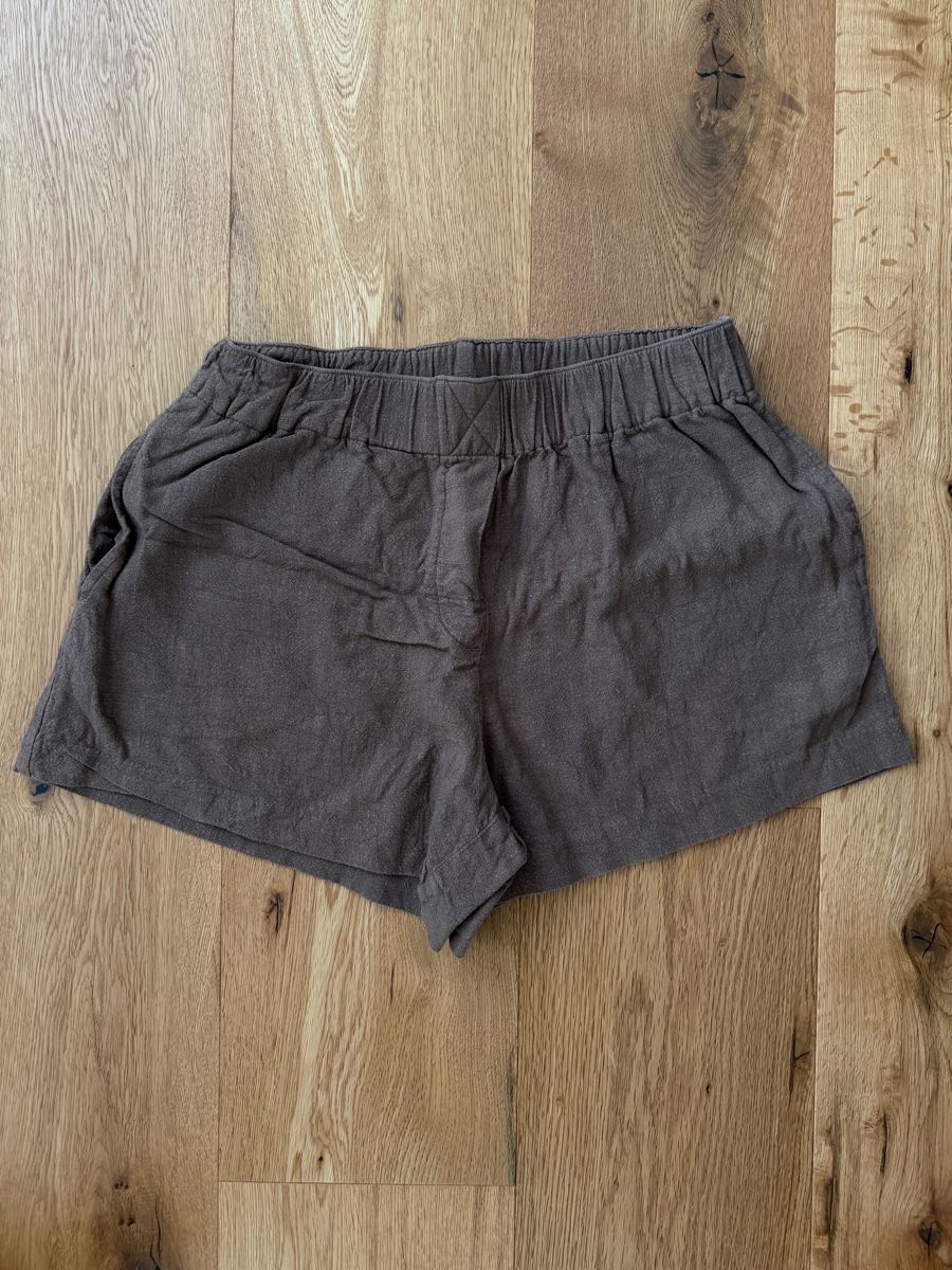 Weekday Hosen: Weekday - Shorts, Gr. 36 – Gebraucht aus Interlaken von fbnscl