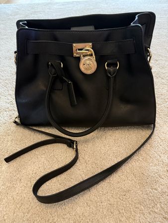 Michael Kors Tasche schwarz Leder guter Zustand