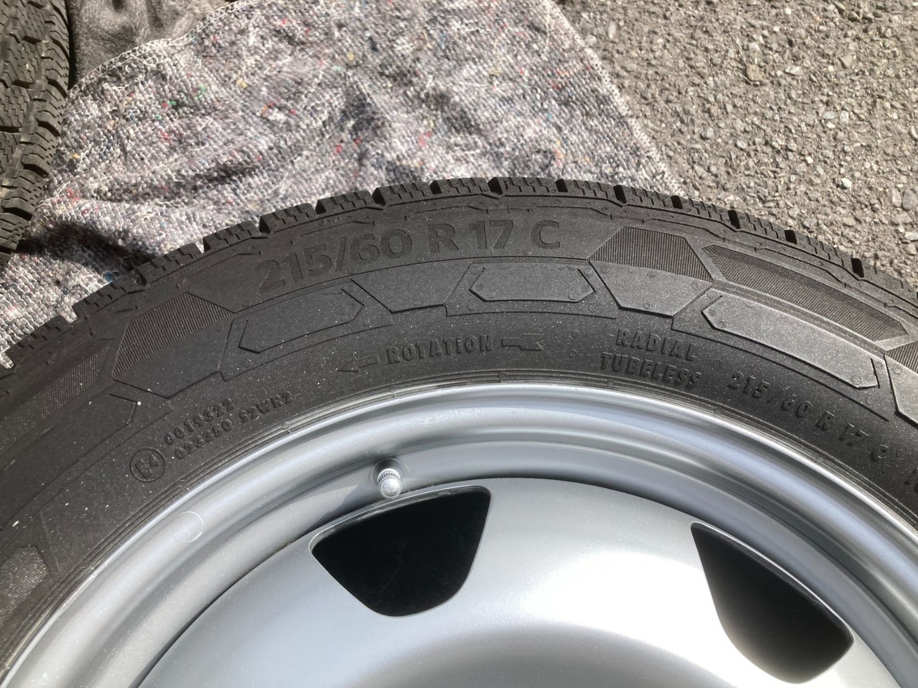 Continental Pneumatici & Ruote complete: VW T6 Multivan Winterräder 215/60R17 Continental – Usato da Cham venduto da Cham6332 3