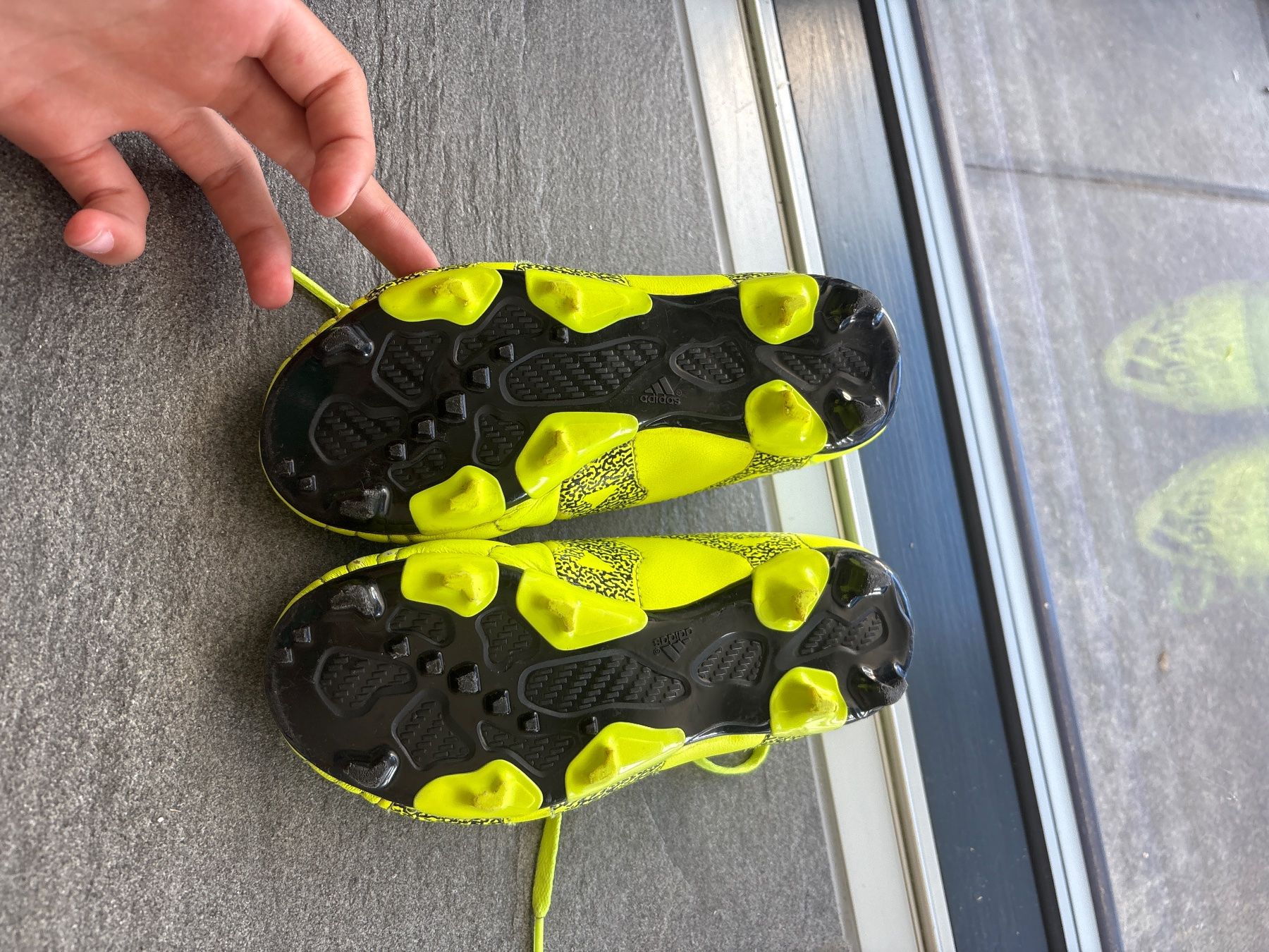 Adidas Schuhe für Jungen: Fussballspiel Schuhe Adidas Grösse 31 – Gebraucht aus Bellach von Fschoenbaechler 3