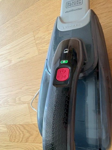 Staubsauger & Zubehör: Handstaubsauger BLACK & DECKER aufladbar – Gebraucht aus Zürich von Sonnenblume_65 2
